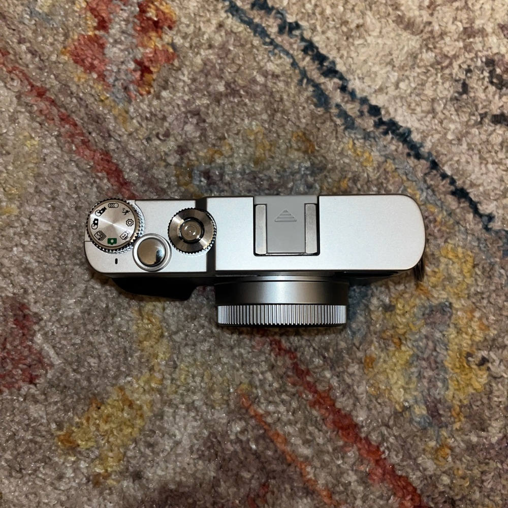 Digital camera - Picture 2 of 6
